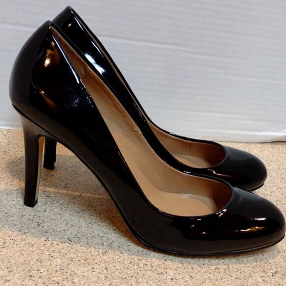 👍 Ann Taylor Black Heels.   A1 - Picture 1 of 5